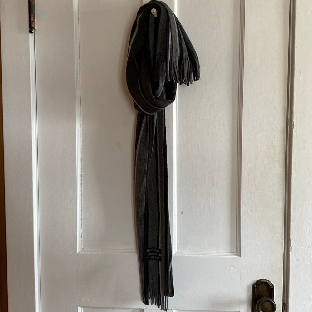 Knitted Scarf - Excellent Condition